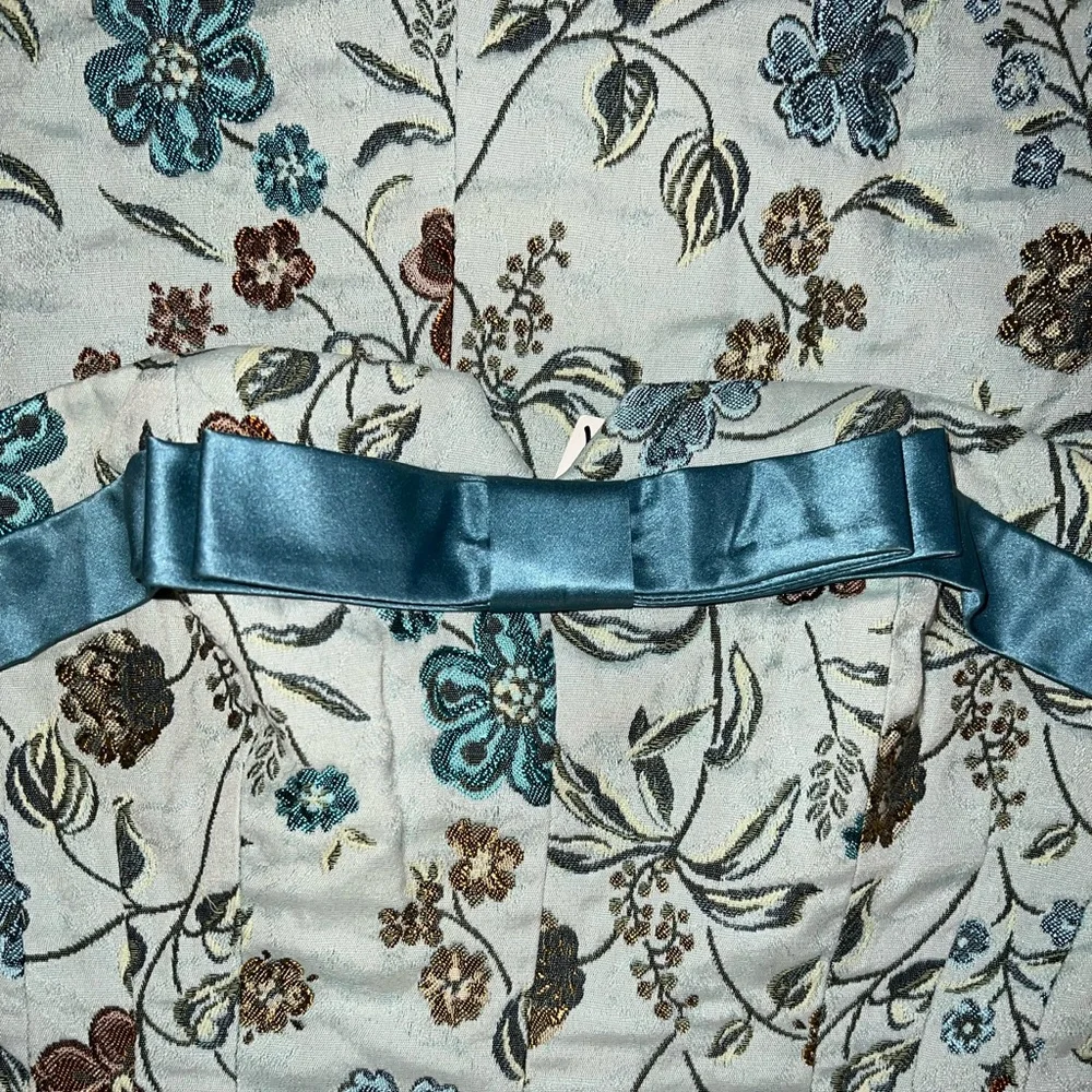 ๐ซSOLD๐ซ Vintage Betsey Johnson Floral Tapestry Dress - Picture 5 of 7